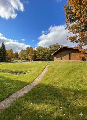 Exterior - Quiet Bay: Lakeside Escape (Magnetawan)