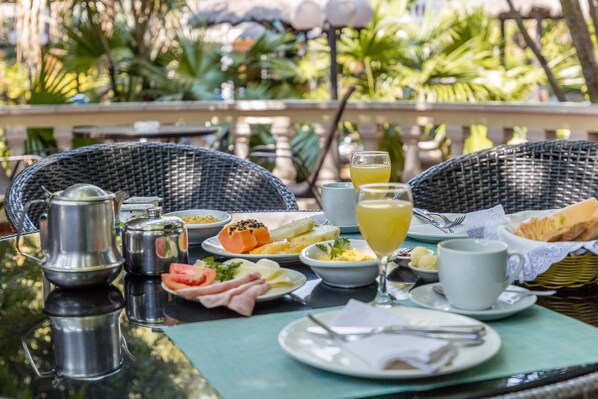 Desayuno buffet incluido todos los días
