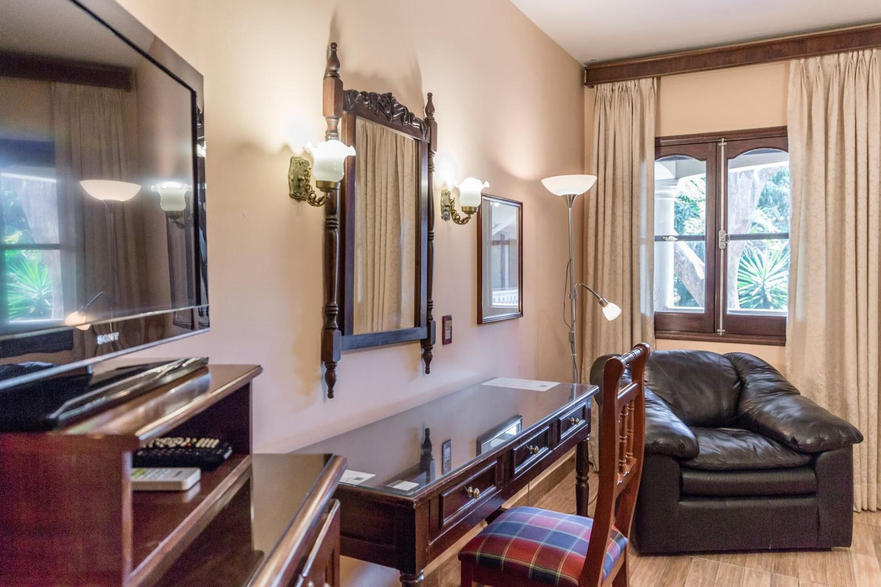 1 bedroom, premium bedding, down duvets, minibar