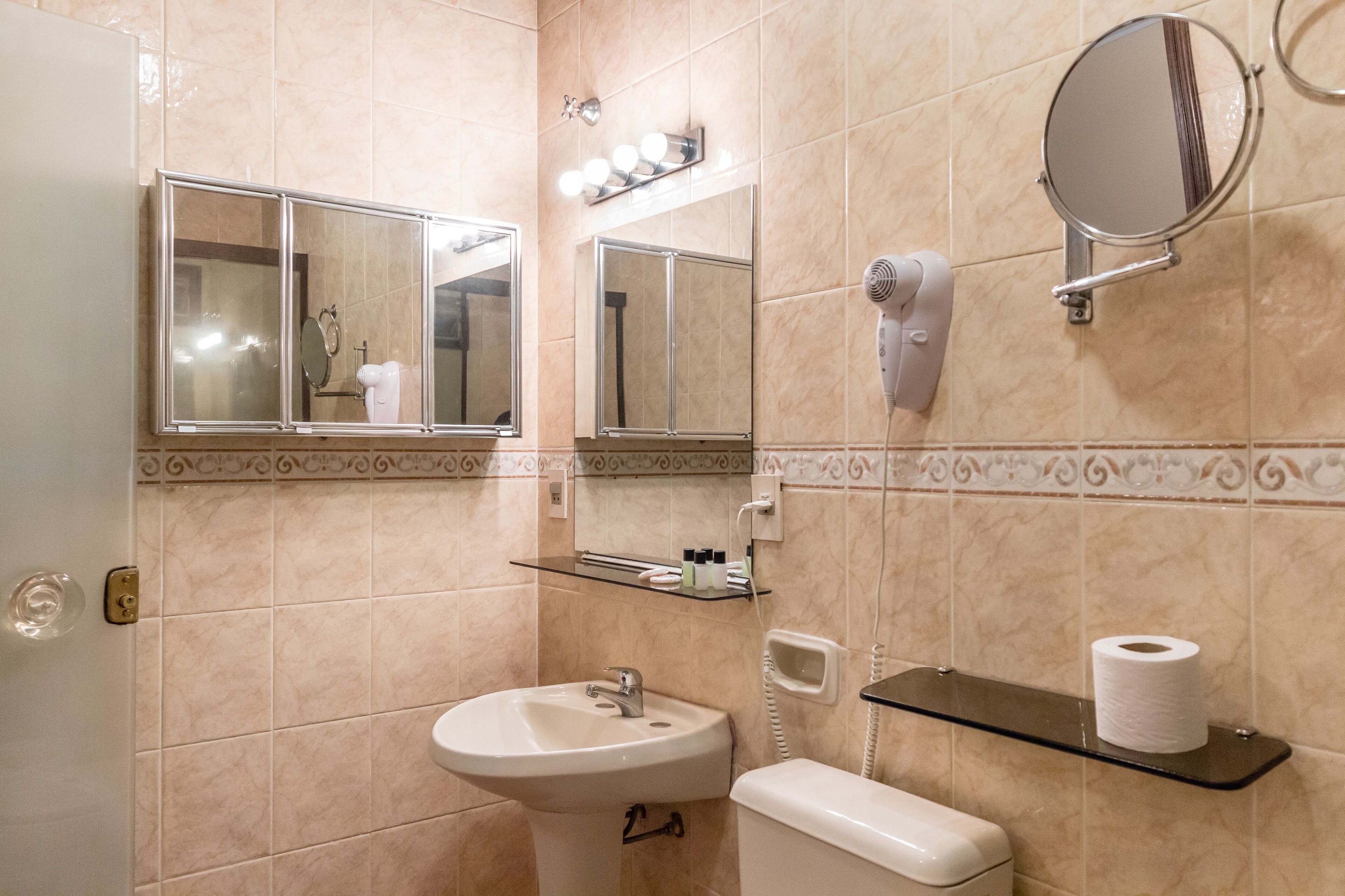 shower, rainfall showerhead, free toiletries, hair dryer