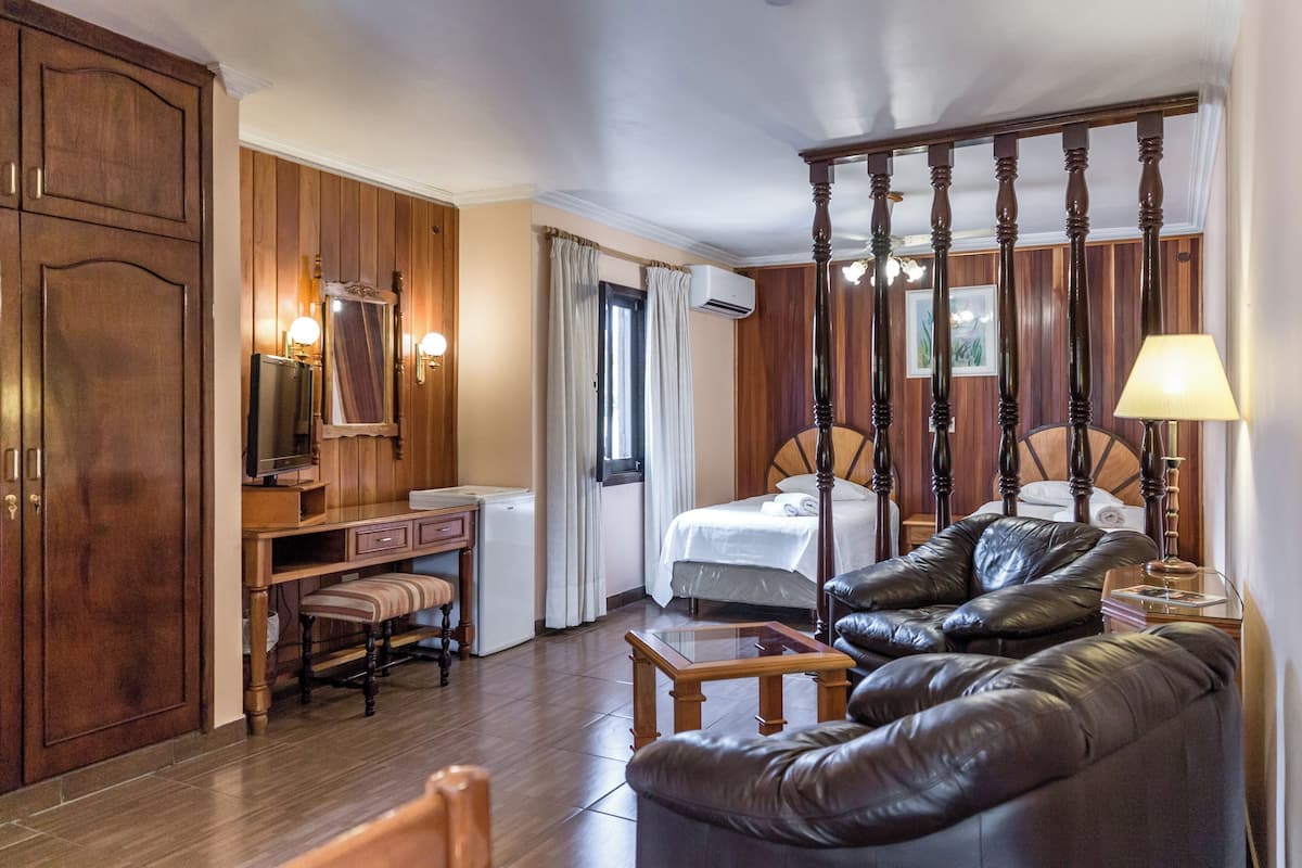 Standaard Twin kamer | Luxe beddengoed, donzen dekbedden, een minibar, individueel gedecoreerd