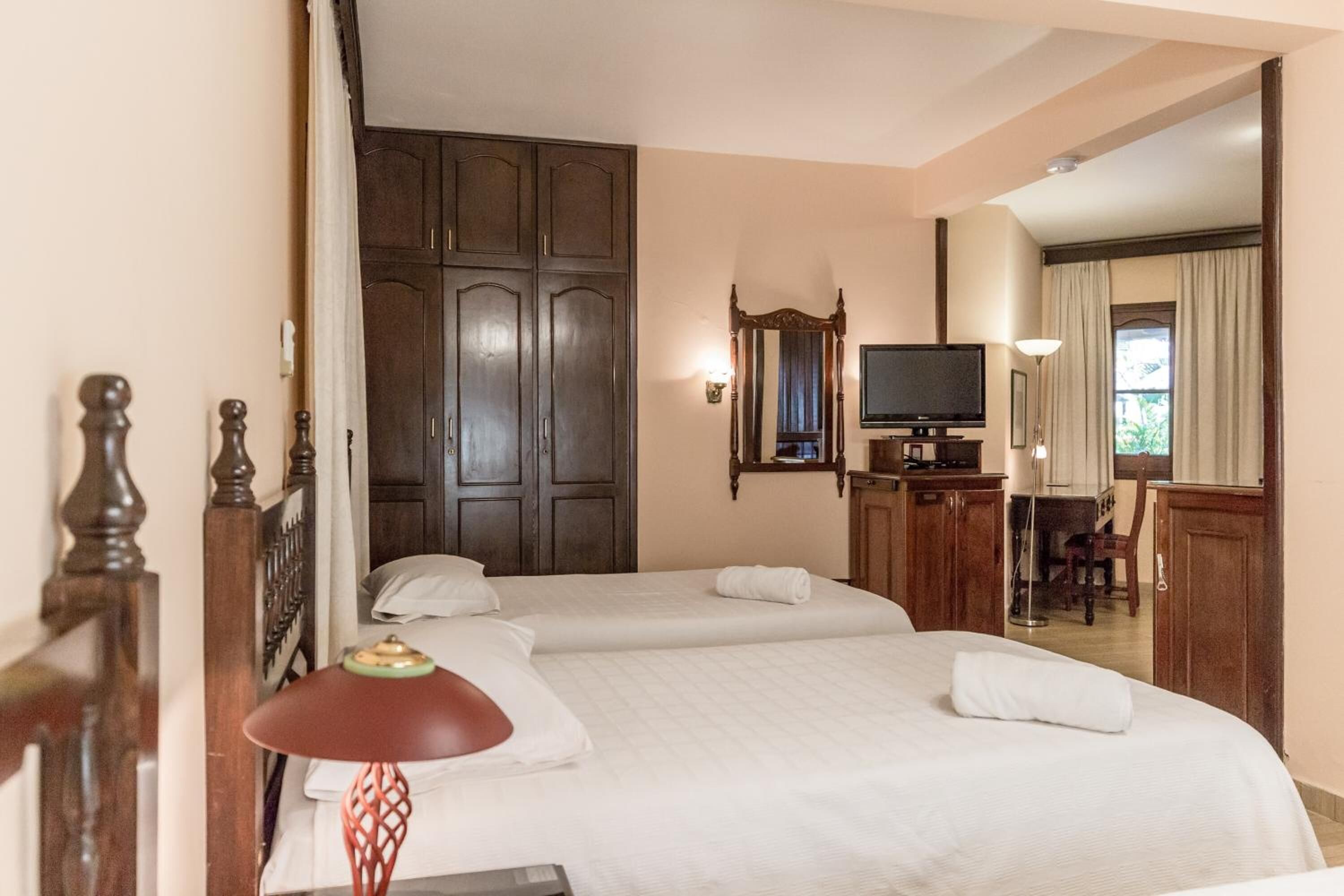 1 bedroom, premium bedding, down duvets, minibar