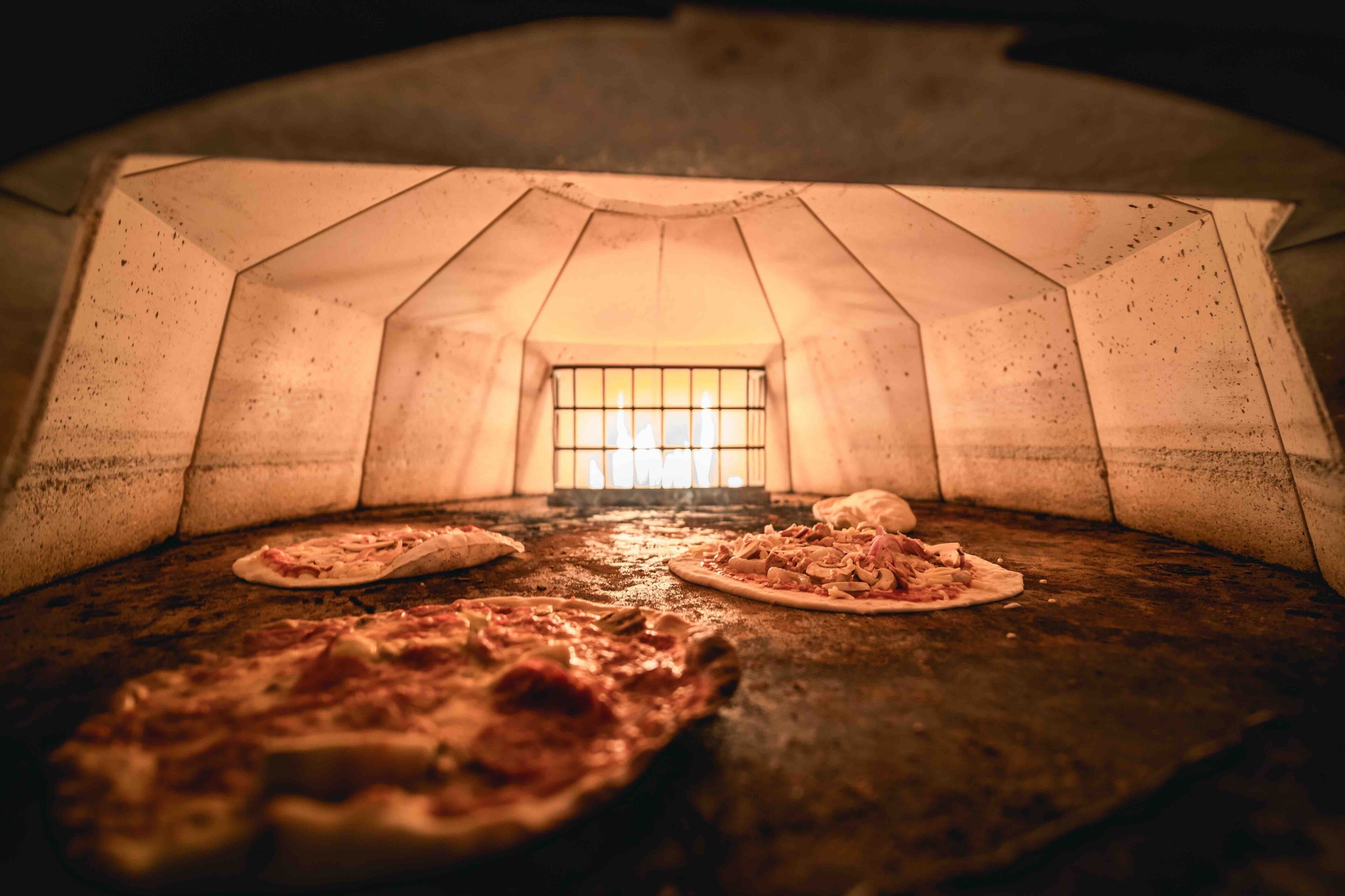 breakfast, lunch, dinner served; international cuisine