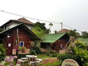 Exterior - Rainbow House (Pai)