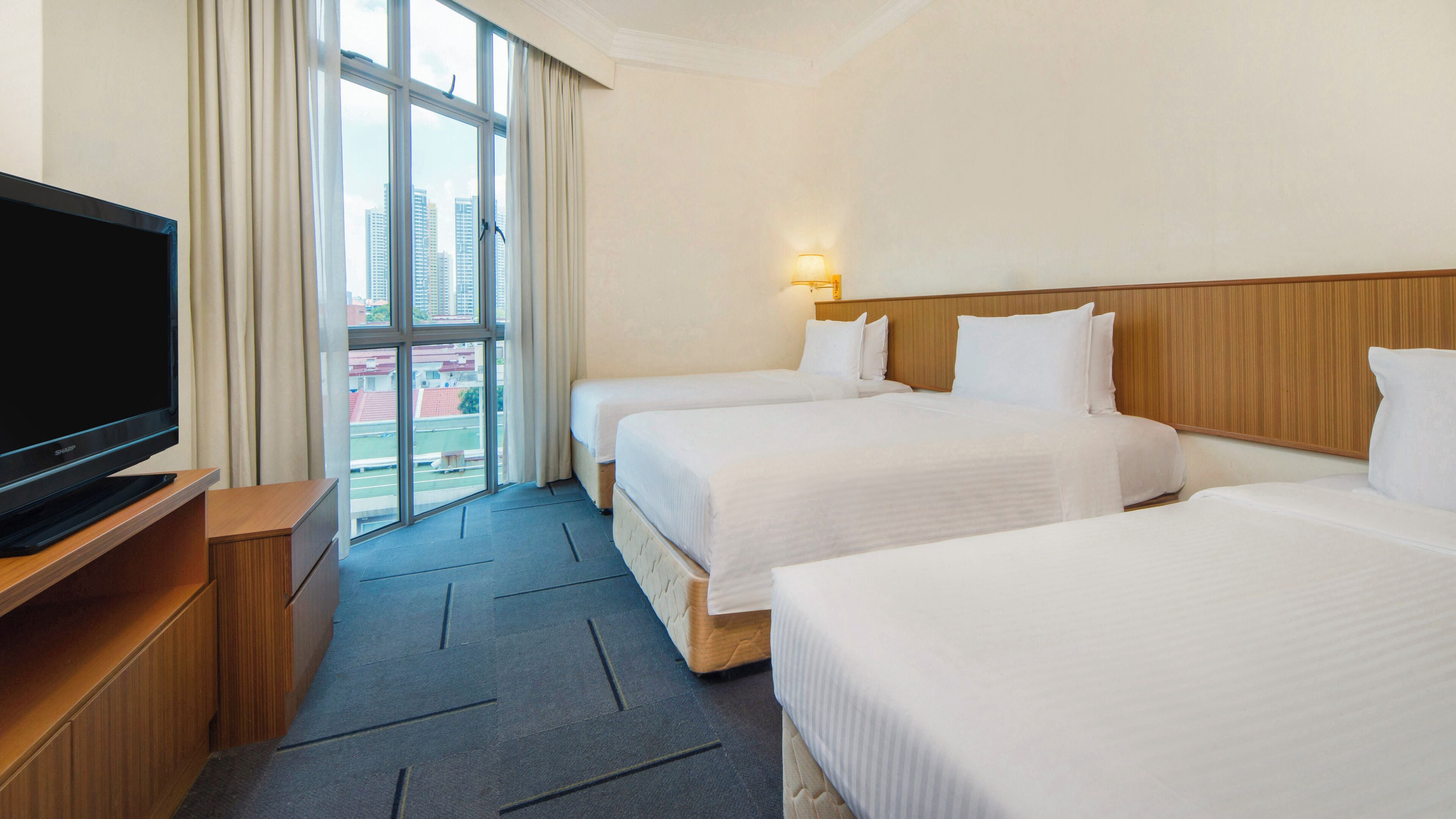 Tremannsrom – standard | Safe på rommet, individuelt dekorert, individuelt innredet og skrivebord