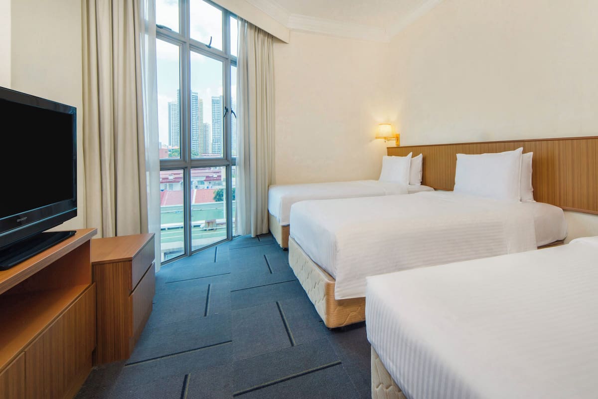 Tremannsrom – standard | Safe på rommet, individuelt dekorert, individuelt innredet og skrivebord