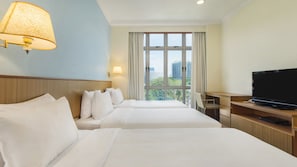 In-room safe, individually decorated, individually furnished, desk - New Cape Inn (Singapore)