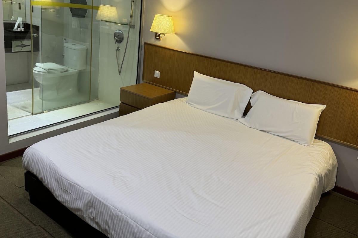 Doppia Economy, 1 letto king | Una cassaforte in camera, con stile personalizzato