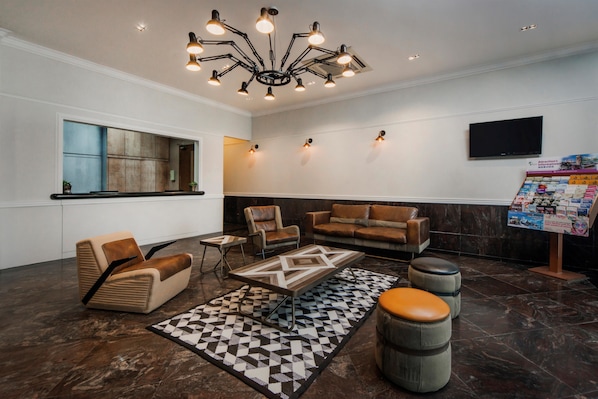Lobby sitting area - New Cape Inn (Singapore)
