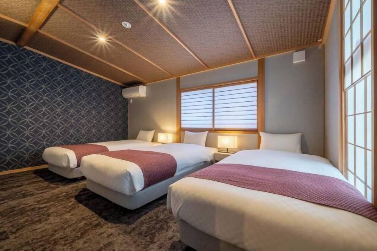 2 slaapkamers, luxe beddengoed, donsdekens, een kluis op de kamer