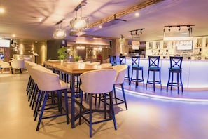 2 bars/lounges, poolside bar