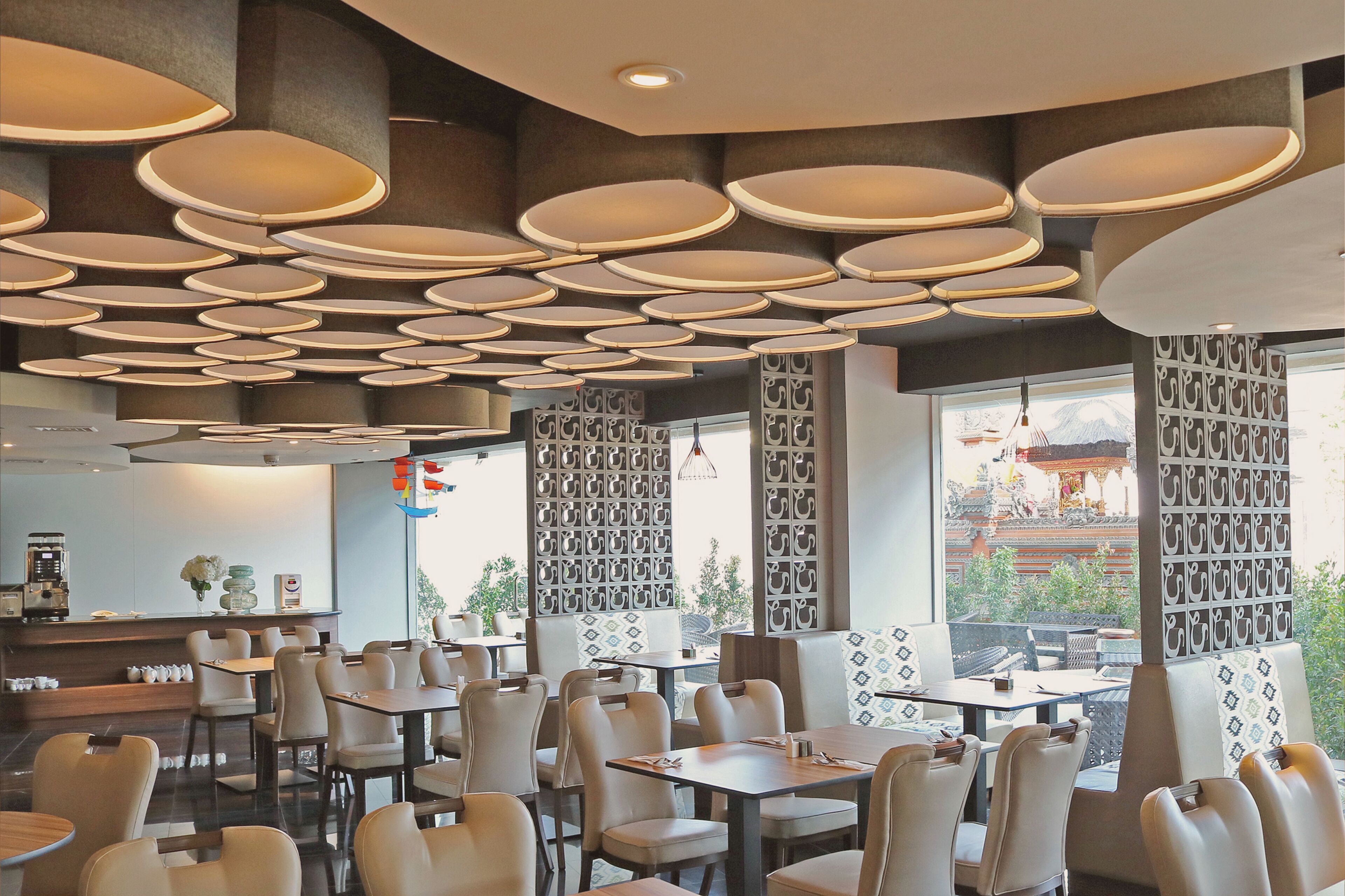 2 restaurants, breakfast, lunch, dinner served; indonesian cuisine