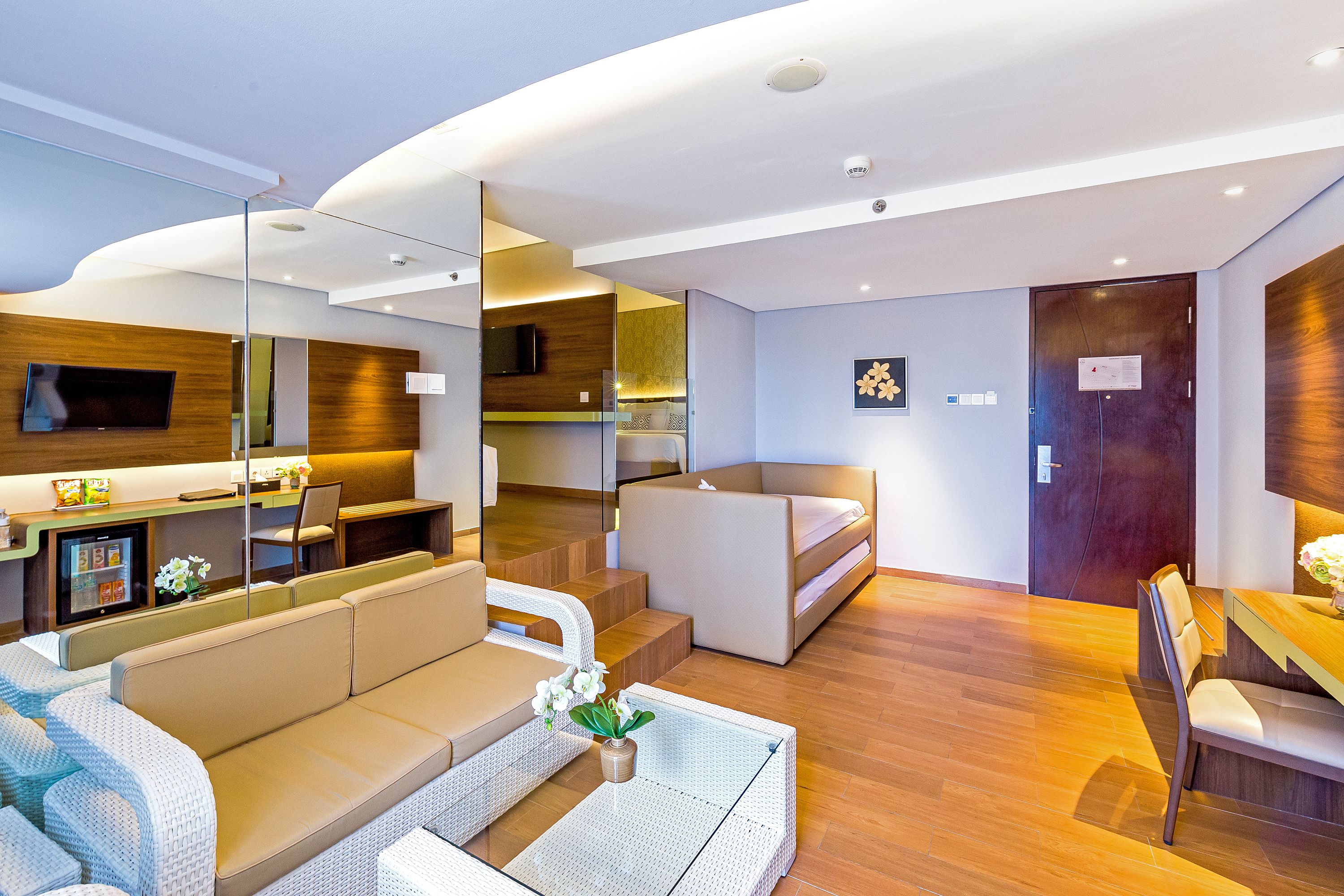 infinity suite room  | 1 bedroom, minibar, in-room safe, desk