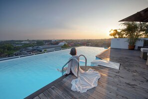 2 outdoor pools, pool umbrellas, sun loungers