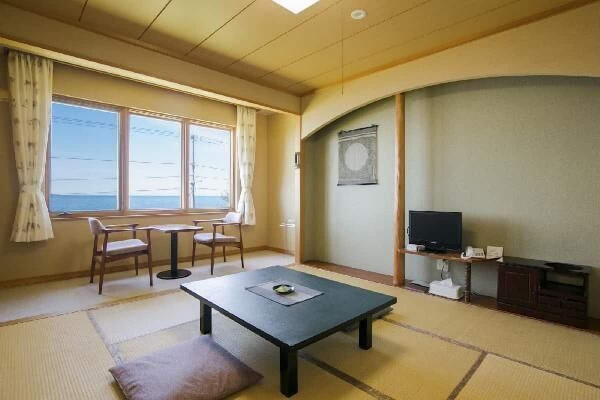 Standard Japanese Twin, Ocean View | Desk, laptop workspace, free WiFi, bed sheets