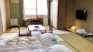 Traditional Twin Room, City View | In-room safe, blackout drapes, soundproofing, free WiFi