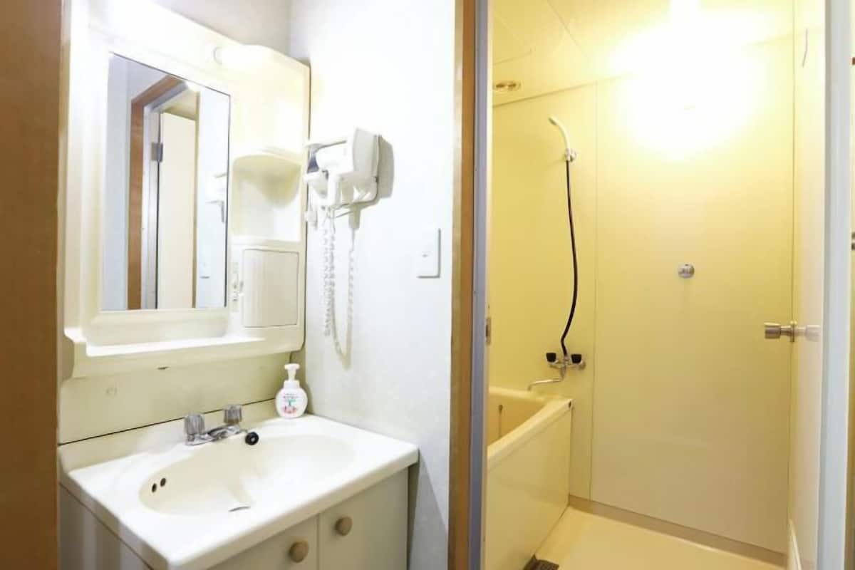 Free toiletries, slippers, bidet, towels