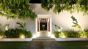 A pathway leading to a building entrance with steps and potted plants on either side. - Ubuntu Beach Villas By Reveal (Kamburugamuwa)