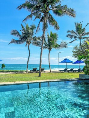 Outdoor pool, pool loungers