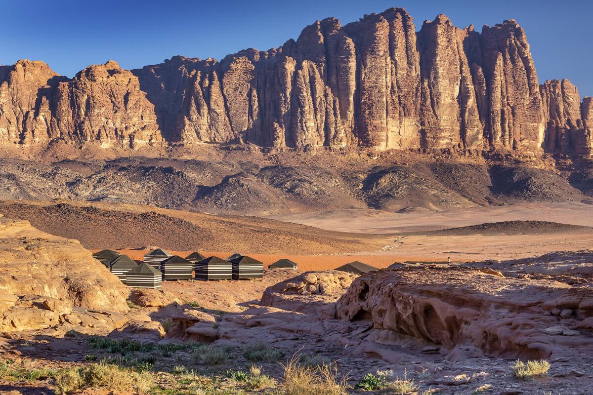 واي فاي مجانًا وملاءات أسرّة