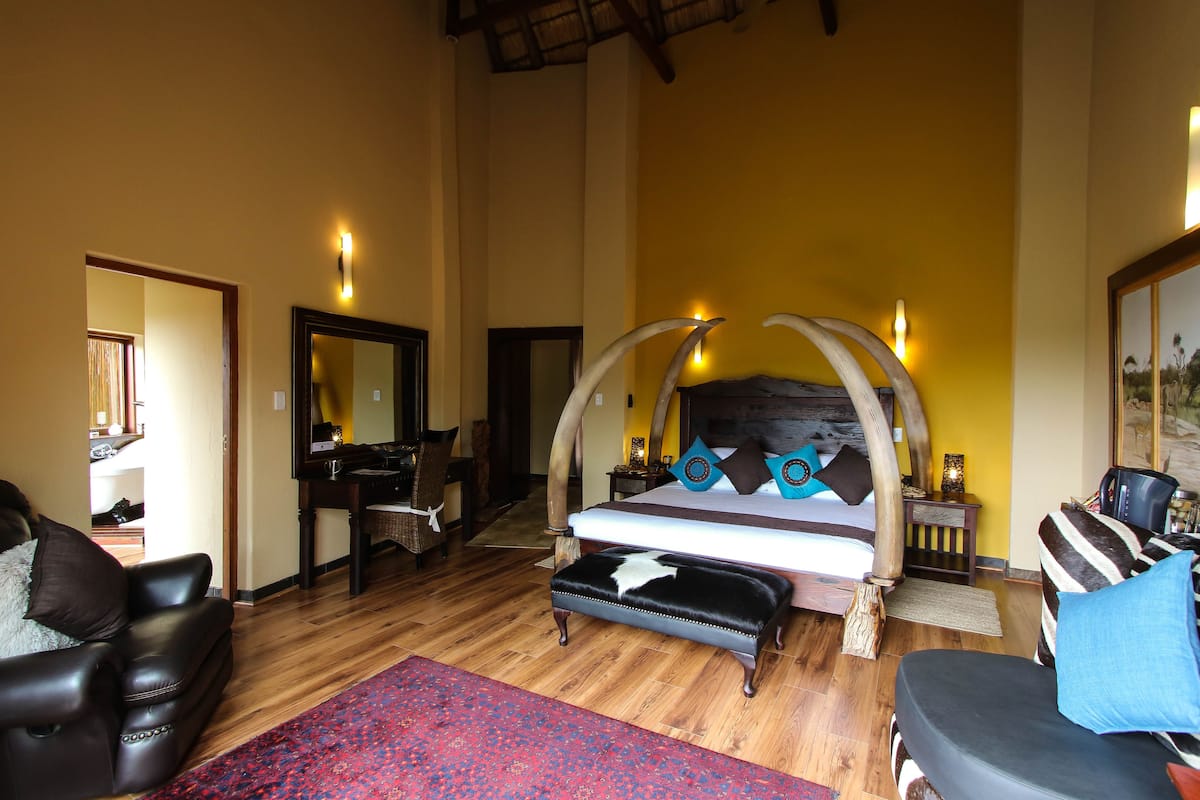 Suite, 1 King Bed, Mountain View | 1 bedroom, premium bedding, desk