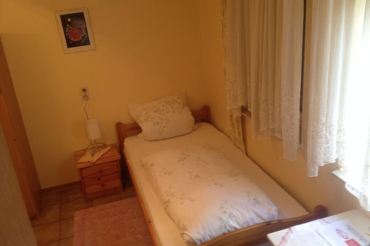 Classic Single Room | Desk, rollaway beds, free WiFi, bed sheets