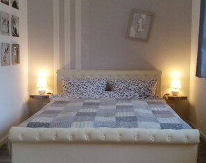 Design Double Room, Allergy Friendly | Premium bedding, desk, free WiFi, bed sheets - Villa Regina (Moehnesee)