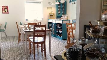 Se ofrece un desayuno continental (13.90 EUR por persona)