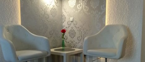 Design Double Room, Allergy Friendly | Premium bedding, desk, free WiFi, bed sheets