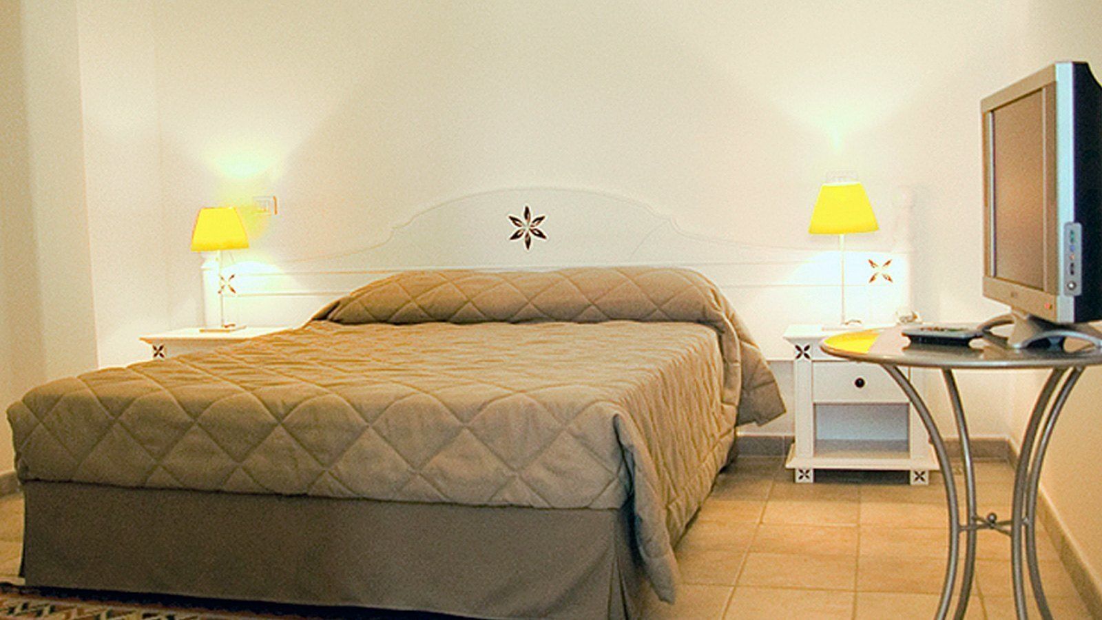 suite | minibar, in-room safe, free cots/infant beds, free wifi