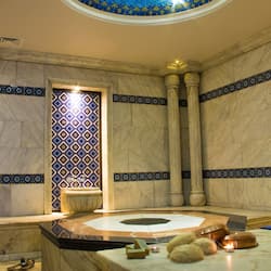 Hot tub, steam room, Turkish bath/hammam, body treatments, mud baths