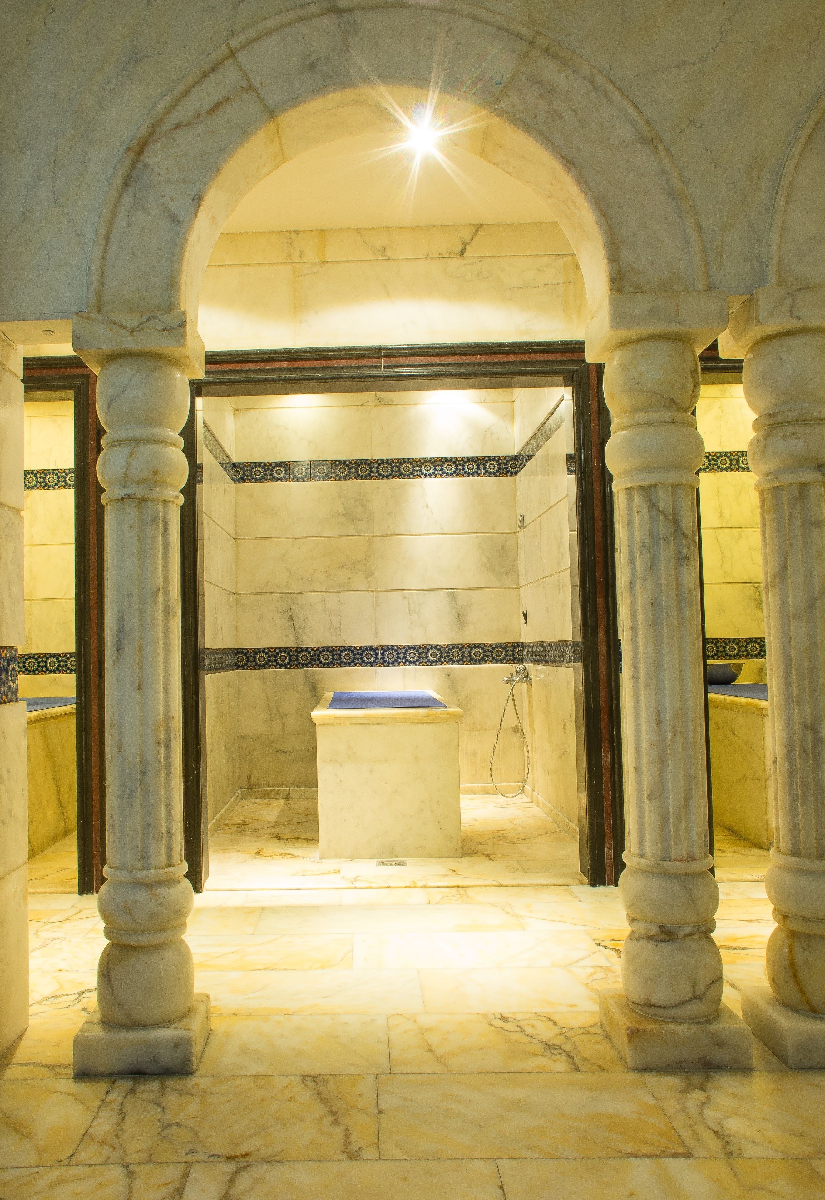 hot tub, steam room, turkish bath/hammam, body treatments, mud baths