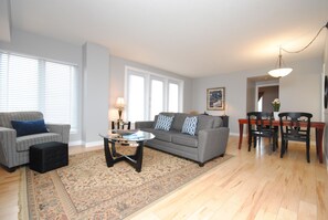 Phòng Suite Premier, 1 phòng ngủ | Phòng khách | TV màn hình phẳng, đầu đĩa DVD