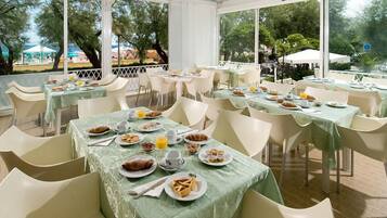 Tägliches inbegriffenes Frühstücksbuffet