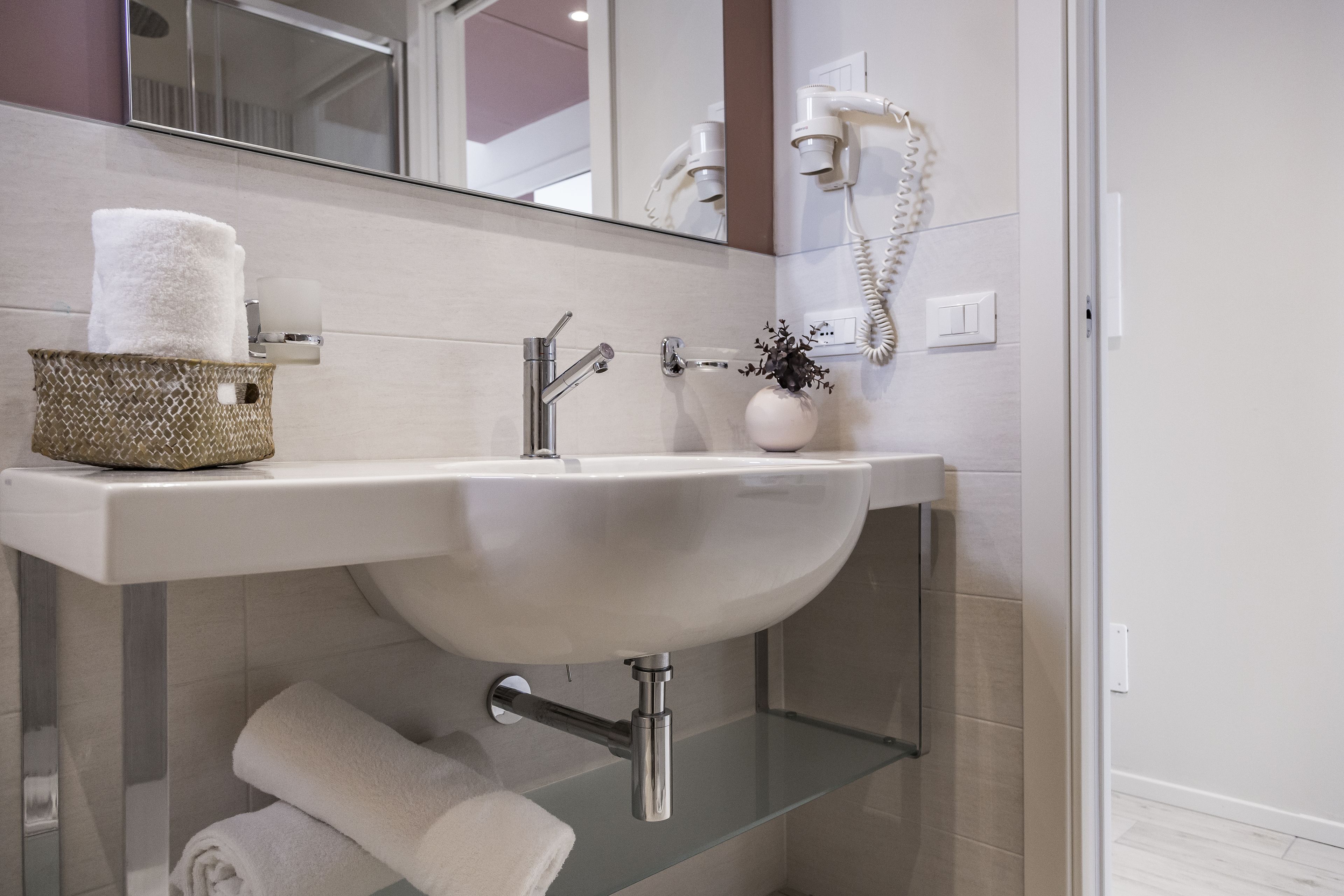 comfort double room | bathroom sink