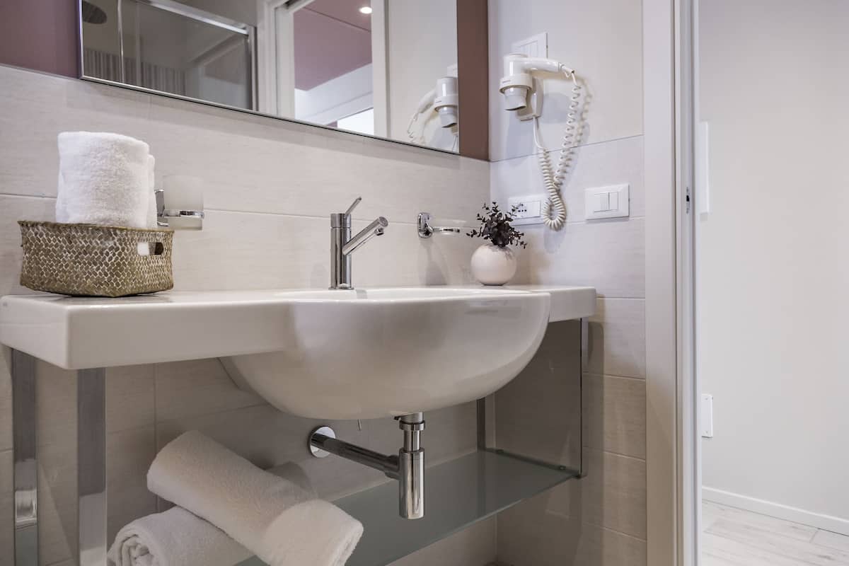 comfort double room | bathroom sink