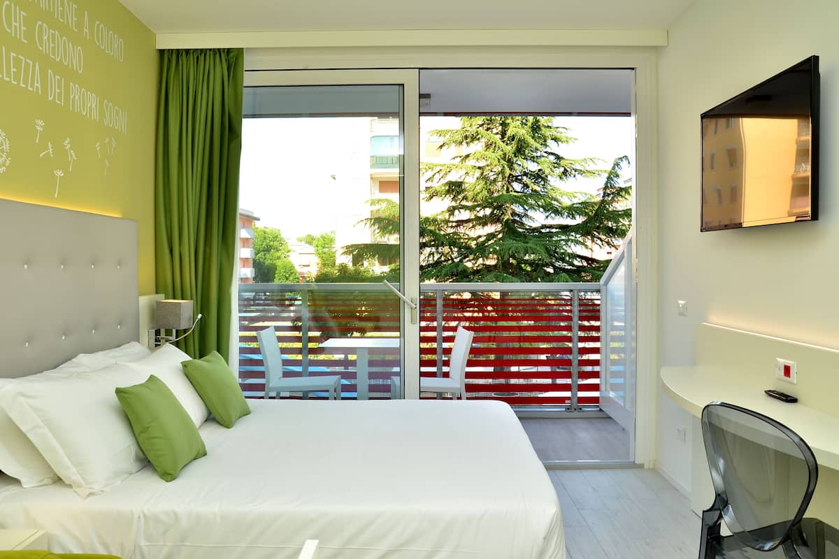 superior room | 1 bedroom, minibar, in-room safe, desk