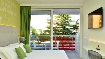 Superior-værelse | Minibar, pengeskab på værelset, skrivebord, lydisolering