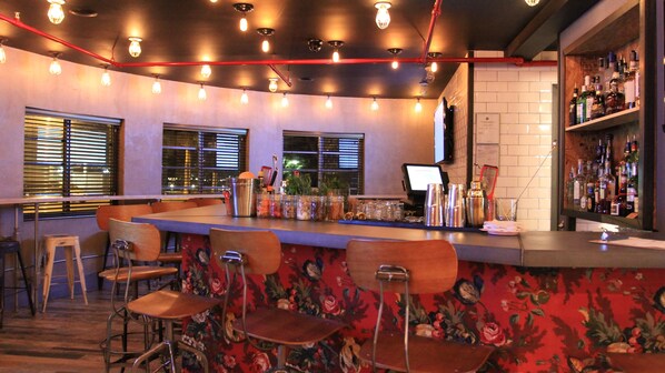 Bar (on property) - Crates at the Gaythering - Men Only - Hostel (Miami Beach)