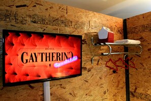 Basic Cabin, Men only, Shared Bathroom | Premium bedding, in-room safe, desk, iron/ironing board - Crates at the Gaythering - Men Only - Hostel (Miami Beach)