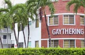 Exterior - Crates at the Gaythering - Men Only - Hostel (Miami Beach)