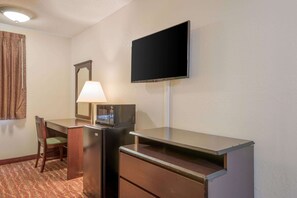 Pillowtop beds, desk, iron/ironing board, free WiFi