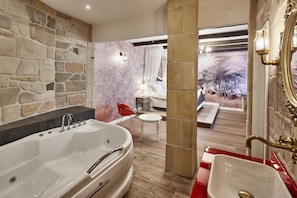 Grand Suite, 1 King Bed, Non Smoking, Jetted Tub | Living area | Flat-screen TV - Maison Bistro & Hotel (Budapest)