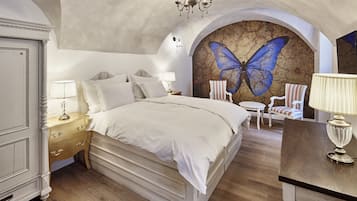 Habitación Deluxe con 2 camas individuales | Artículos del minibar gratis y caja de seguridad en la habitación
