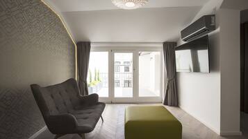 Free minibar, in-room safe, desk, blackout curtains