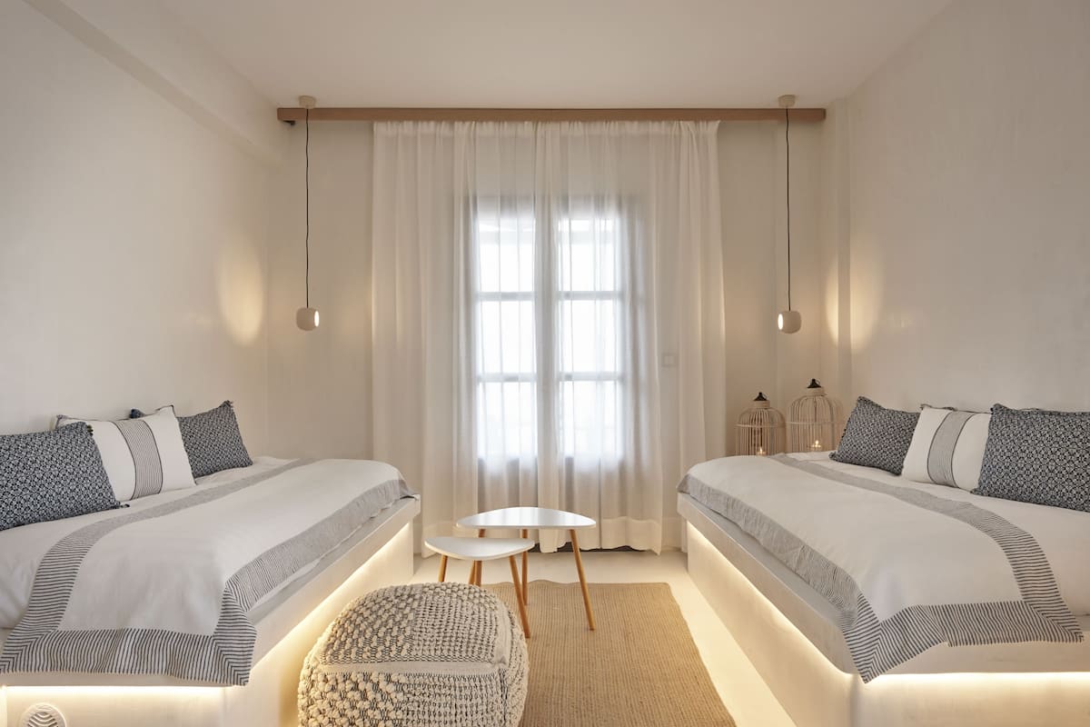 junior suite | premium bedding, pillow-top beds, minibar, in-room safe