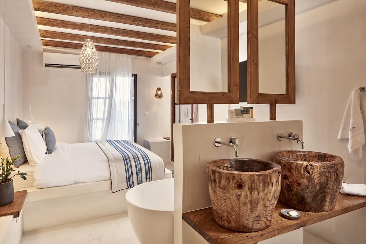 penthouse, partial sea view | premium bedding, pillow-top beds, minibar, in-room safe