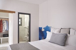 Premium bedding, pillow-top beds, minibar, in-room safe
