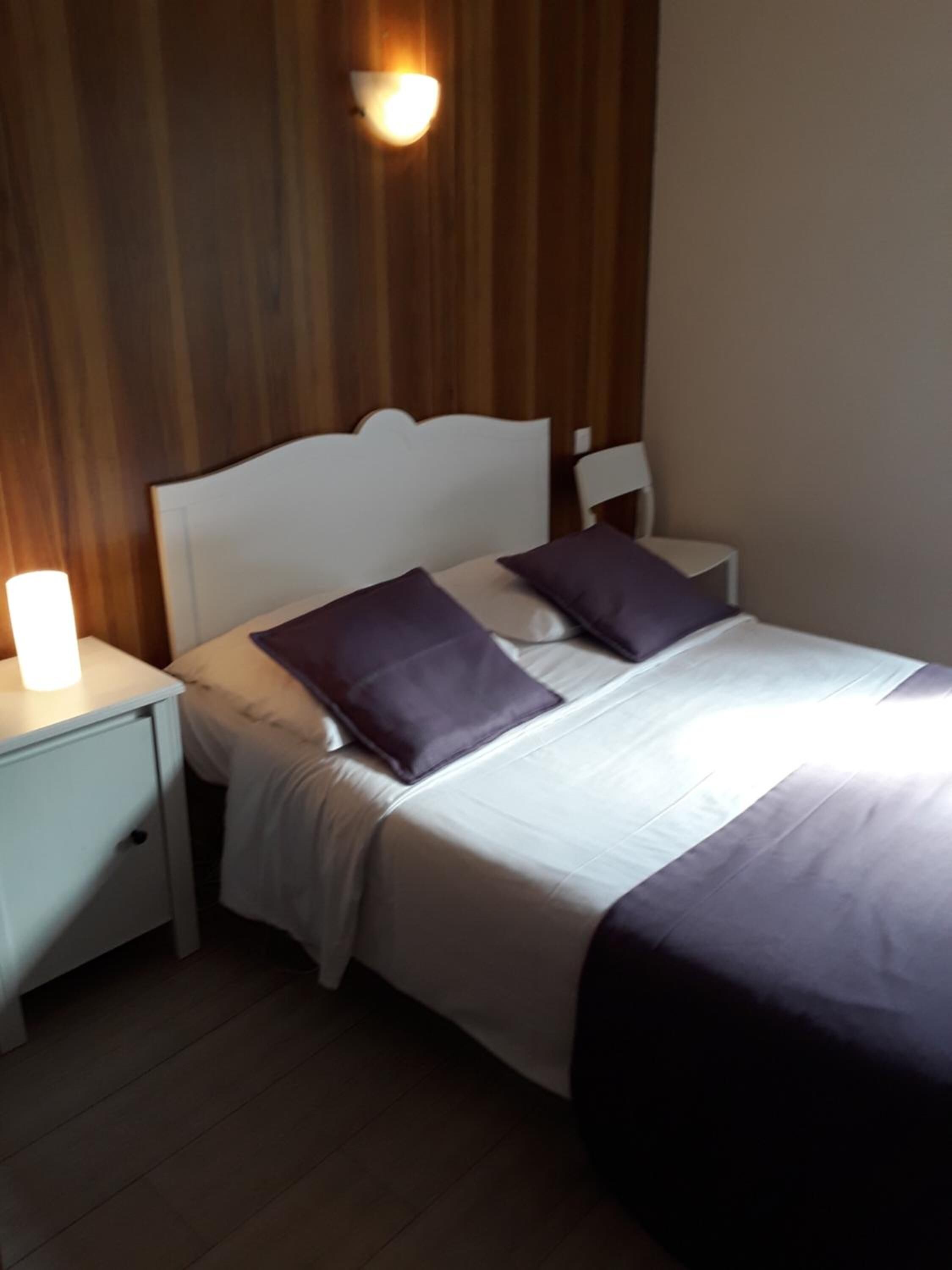 1 bedroom, individually decorated, individually furnished, desk