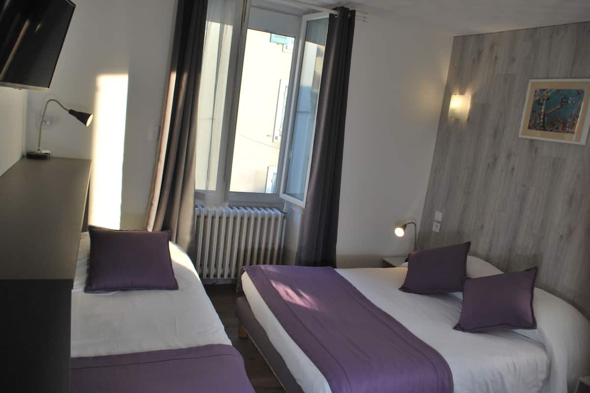 Triple Room | Individually decorated, individually furnished, desk, laptop workspace